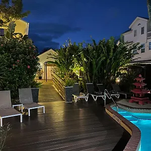 Douglas House אורחן
